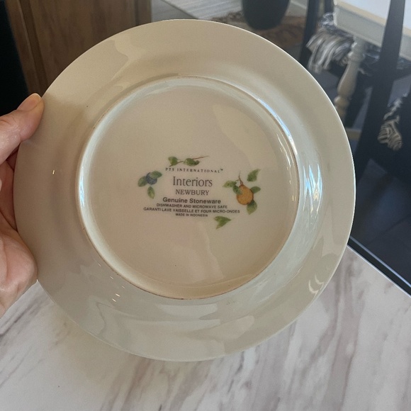 SET OF 2 PTS INTERNATIONAL INTERIORS NEWBURY GENUINE STONEWARE SALAD PLATES - Picture 6 of 8